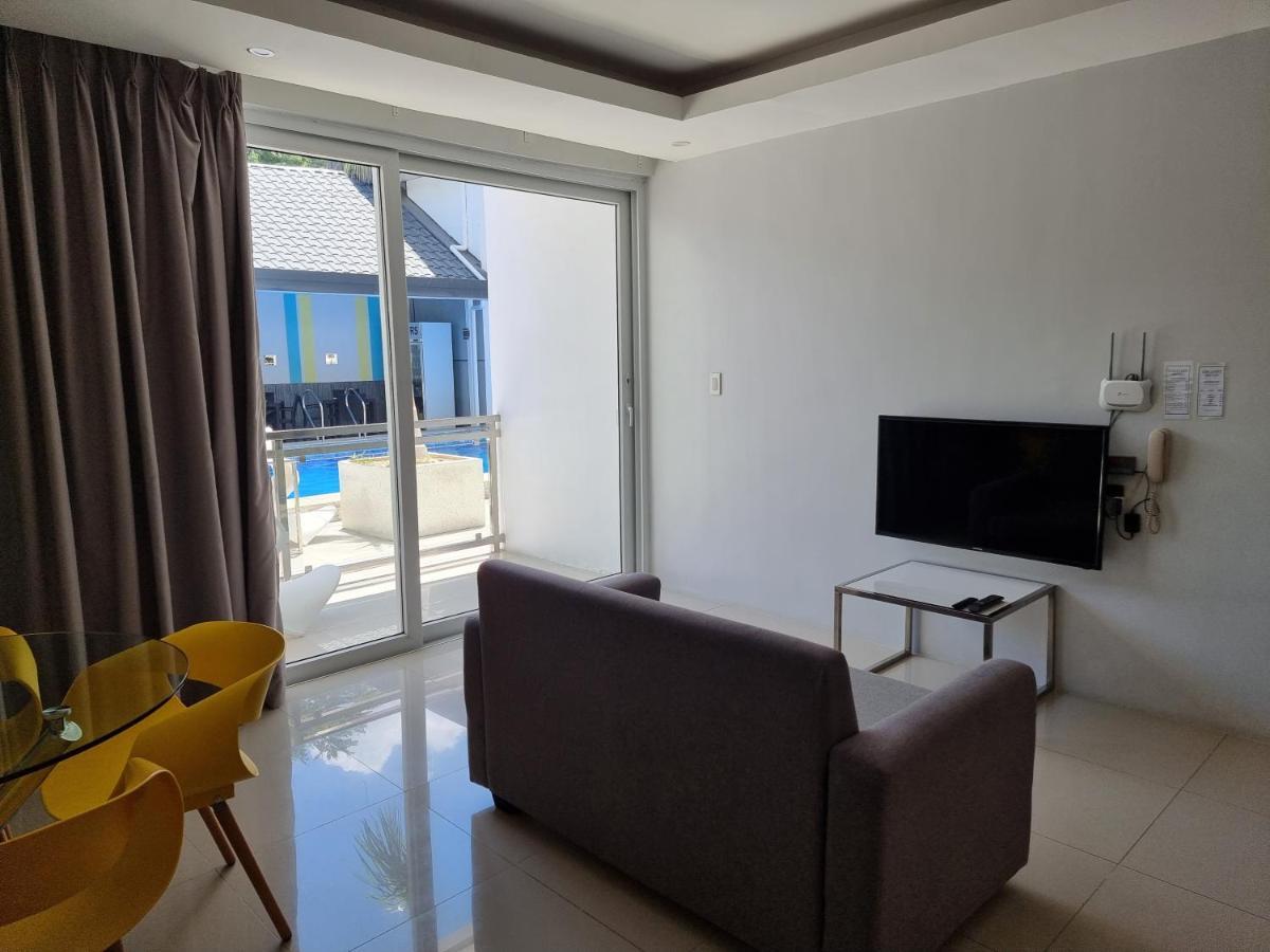 Chequers Suites Subic Bay Olongapo Bagian luar foto