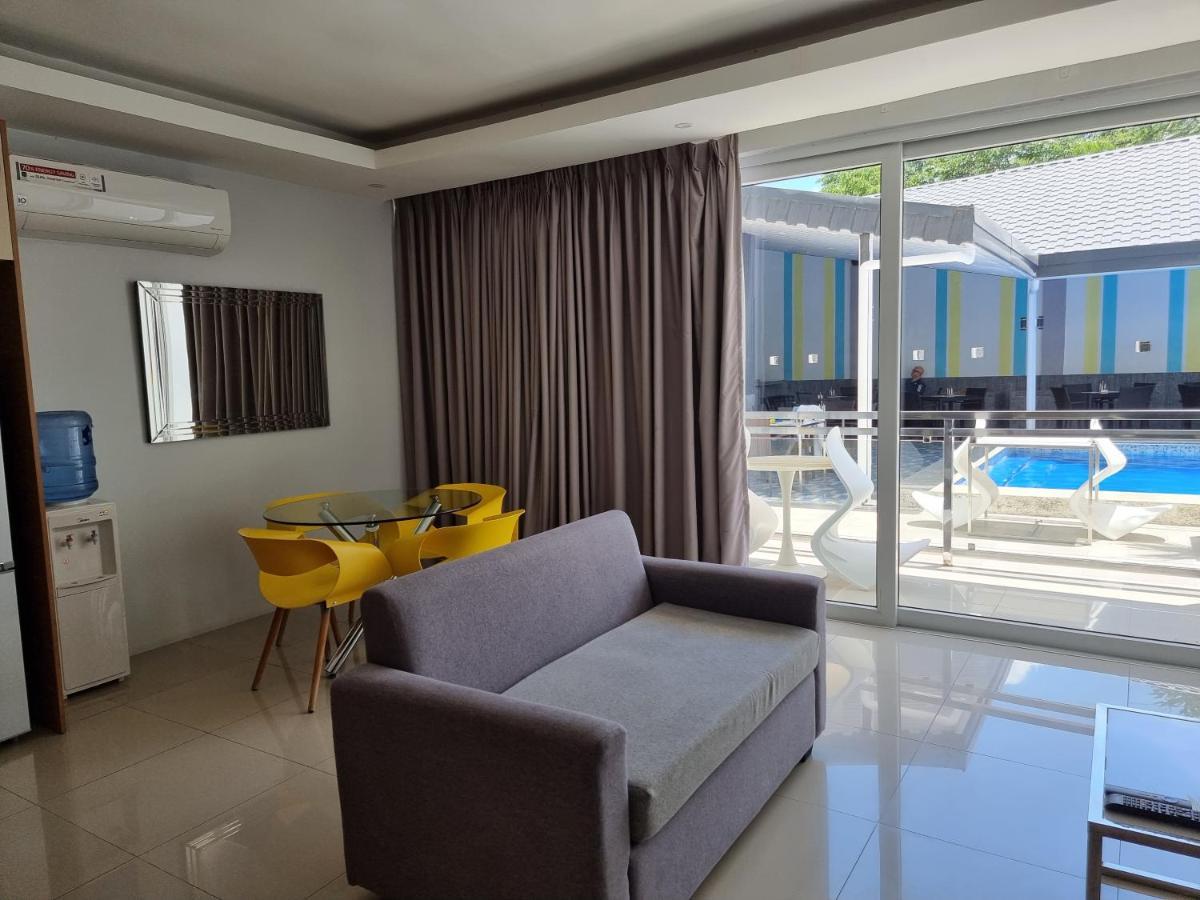 Chequers Suites Subic Bay Olongapo Bagian luar foto