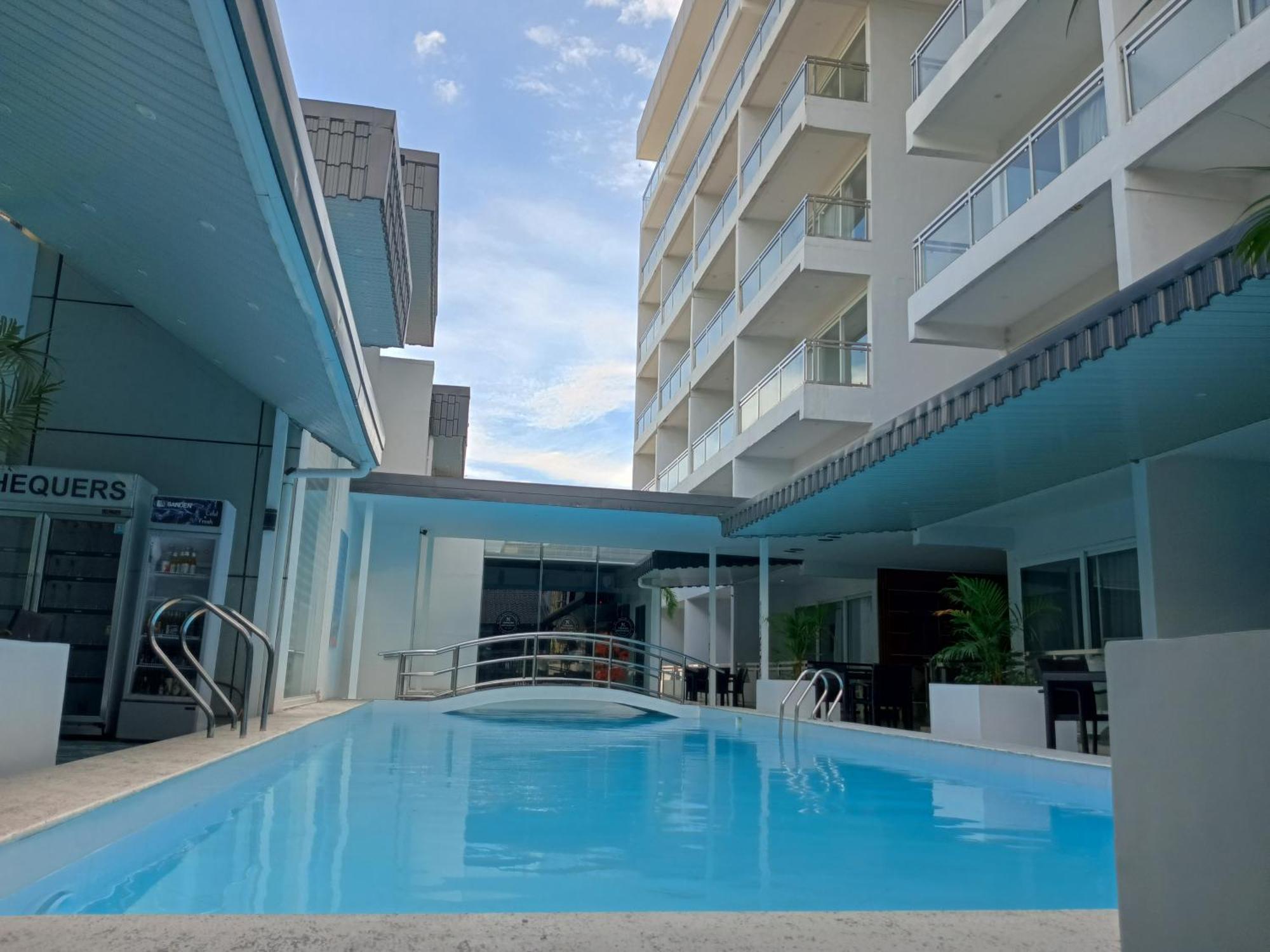 Chequers Suites Subic Bay Olongapo Bagian luar foto
