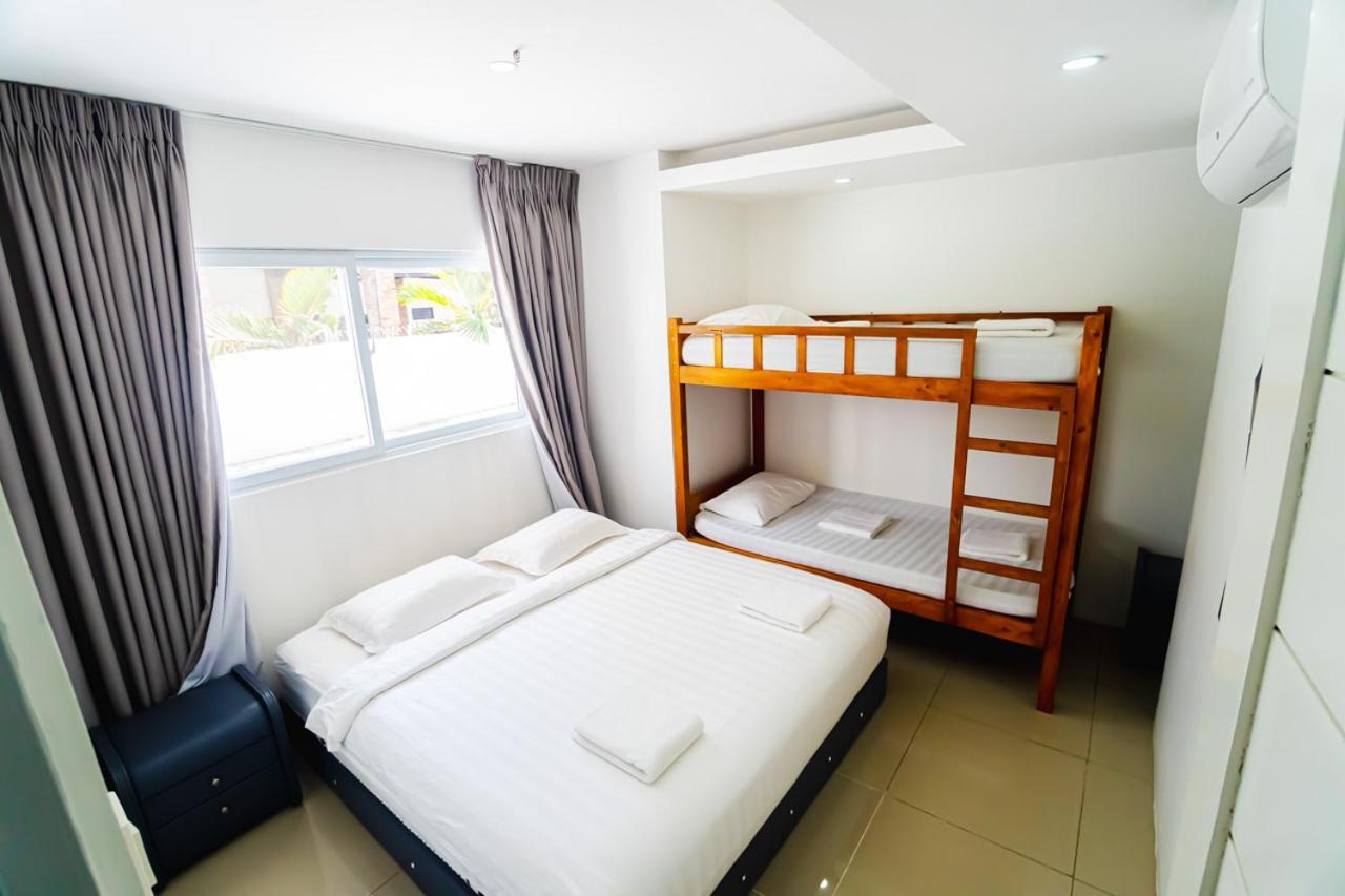 Chequers Suites Subic Bay Olongapo Bagian luar foto