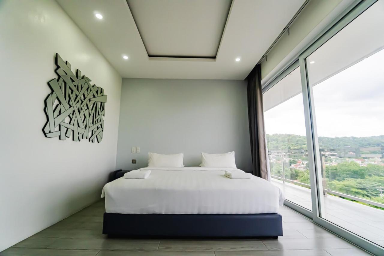 Chequers Suites Subic Bay Olongapo Bagian luar foto