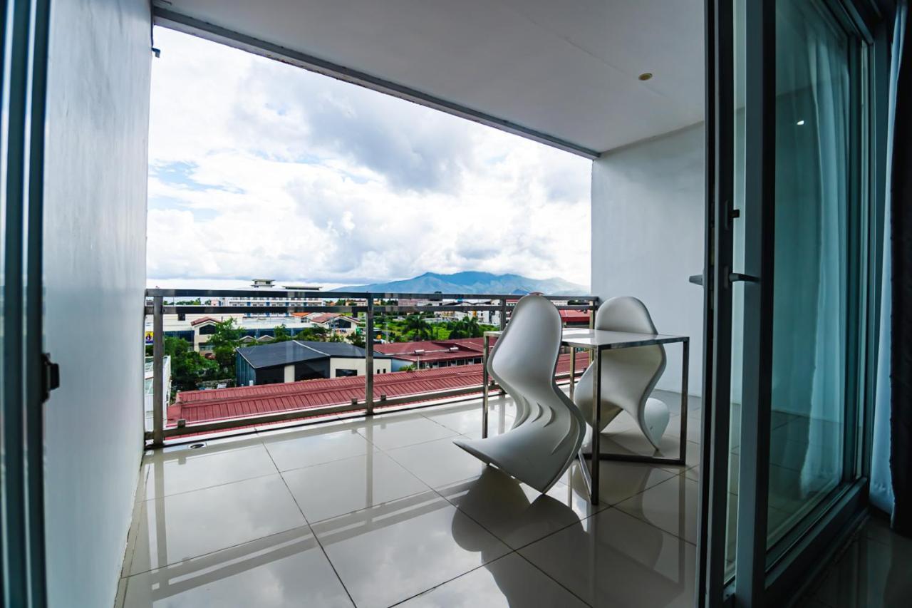 Chequers Suites Subic Bay Olongapo Bagian luar foto