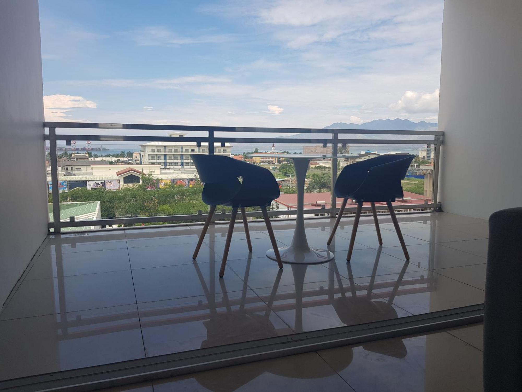 Chequers Suites Subic Bay Olongapo Bagian luar foto