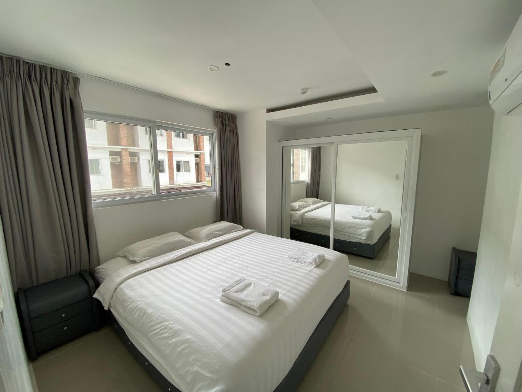 Chequers Suites Subic Bay Olongapo Bagian luar foto