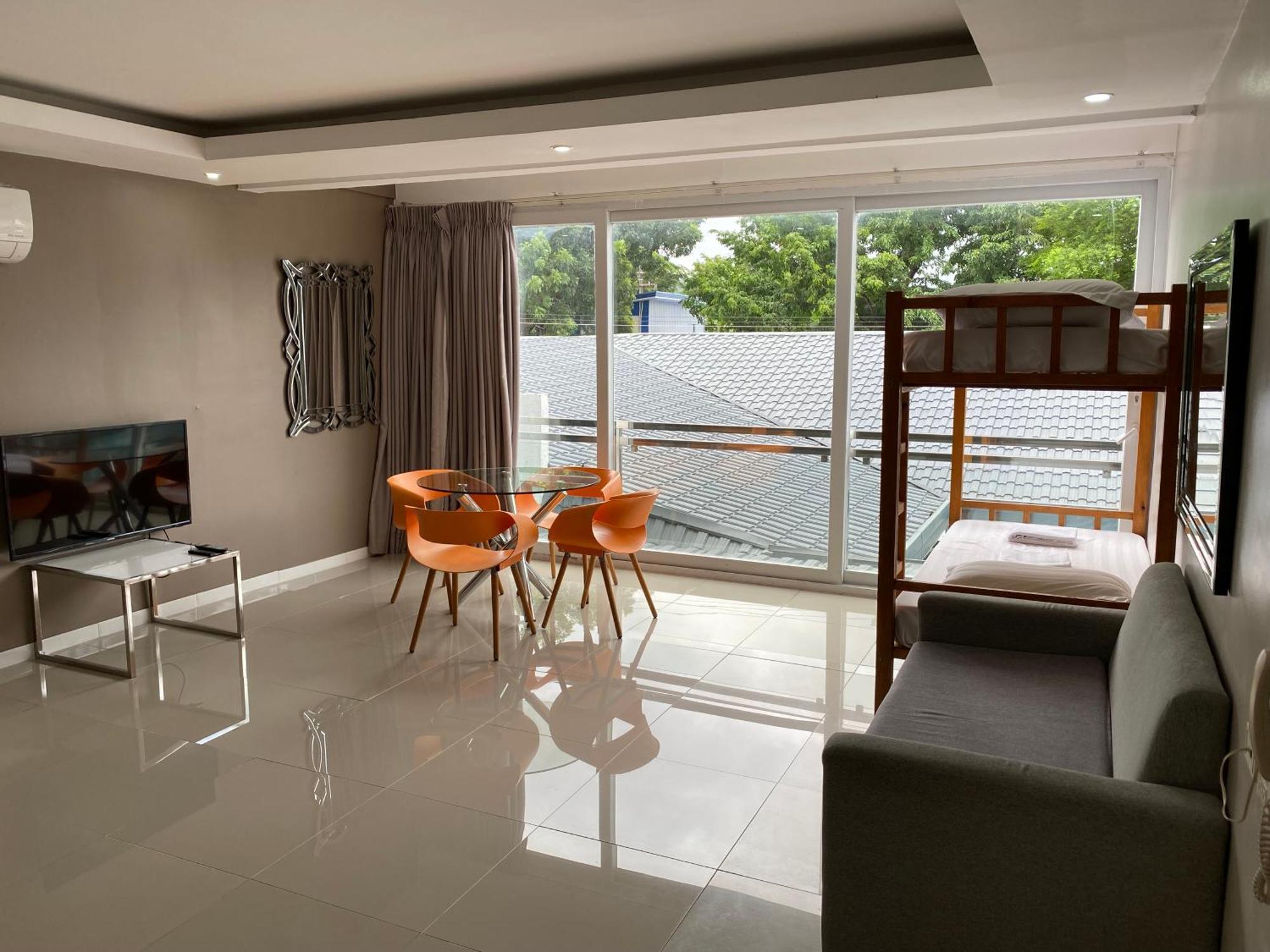 Chequers Suites Subic Bay Olongapo Bagian luar foto