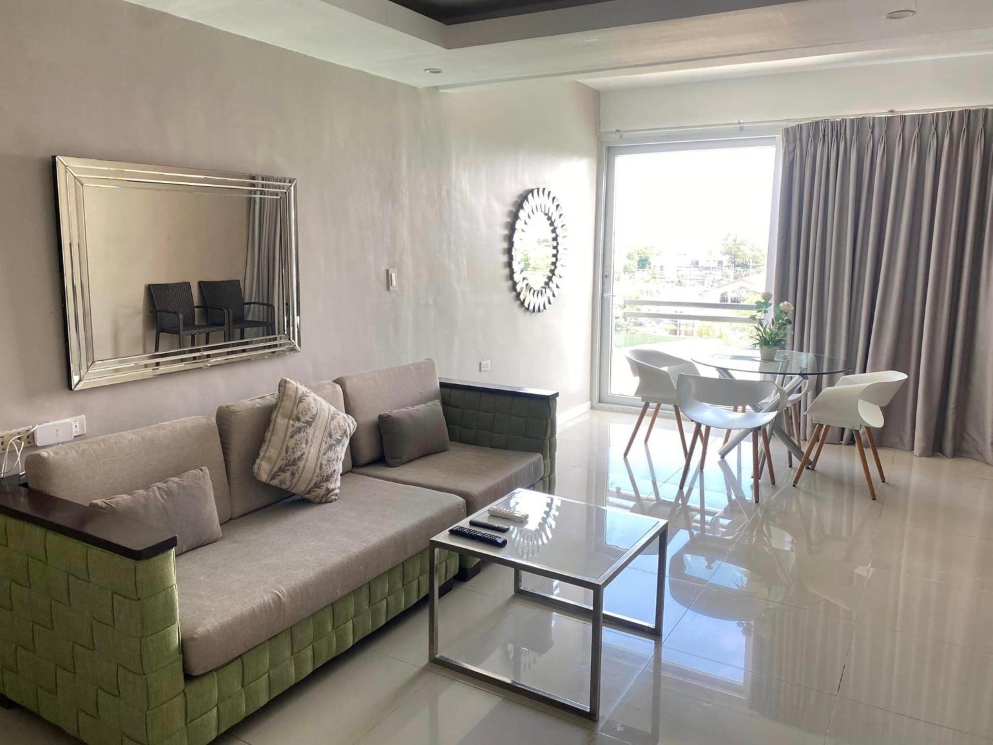 Chequers Suites Subic Bay Olongapo Bagian luar foto