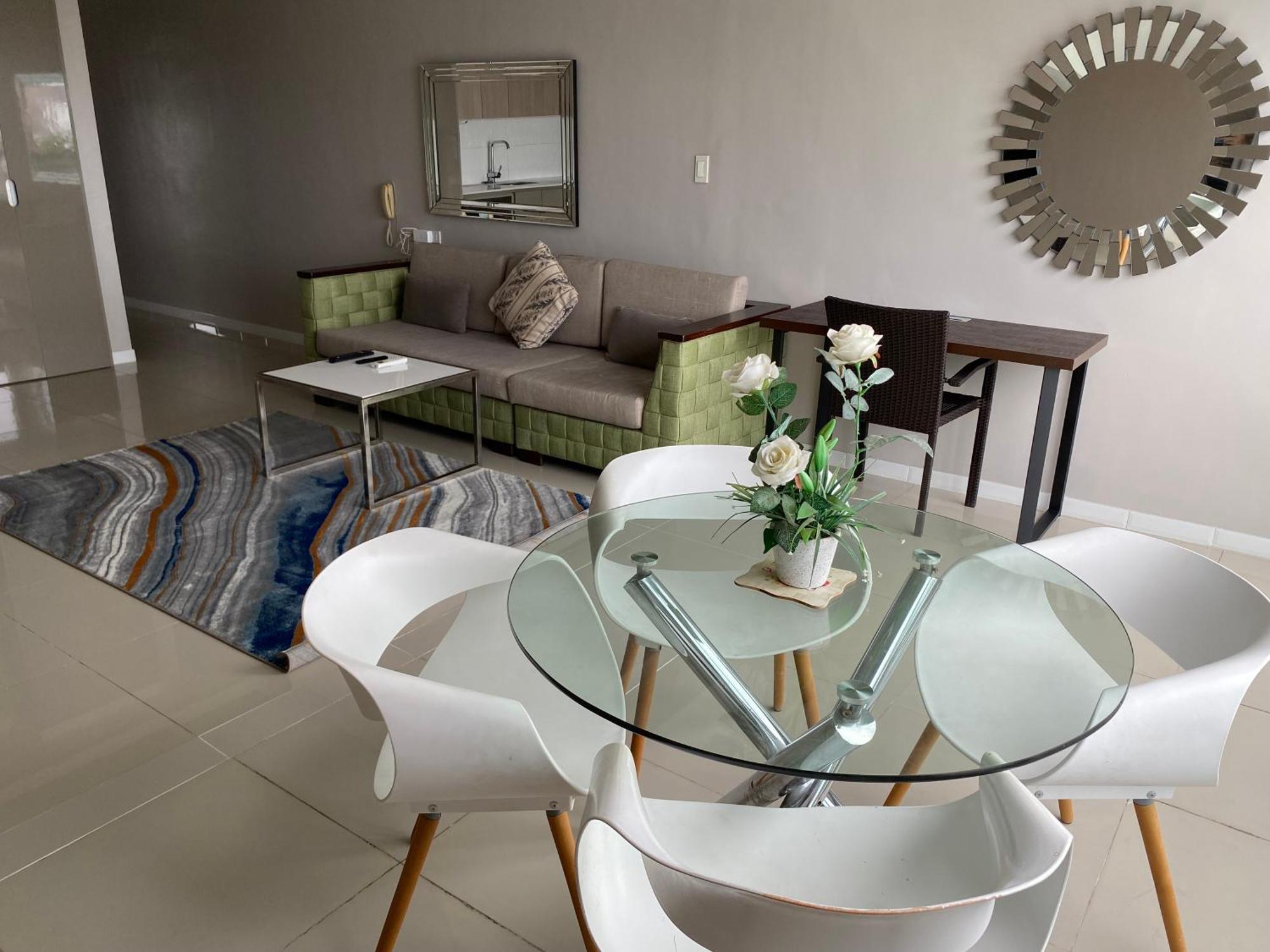 Chequers Suites Subic Bay Olongapo Bagian luar foto