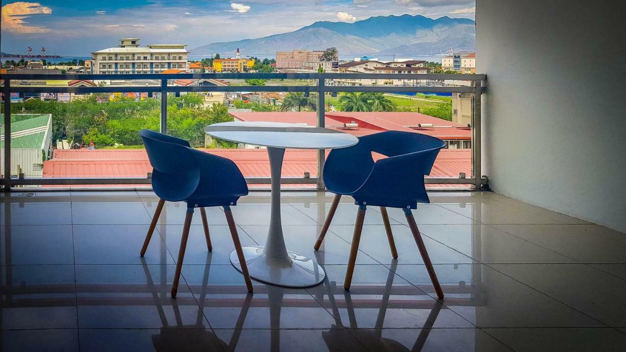 Chequers Suites Subic Bay Olongapo Bagian luar foto